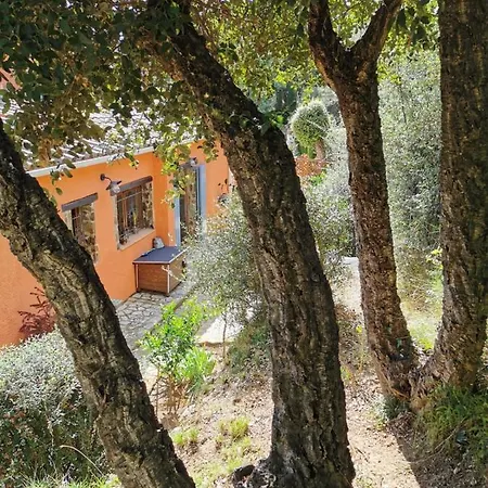 Villa Unica Con Piscina Privada Y Vistas Al Mar. *